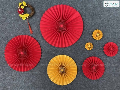 Quạt giấy nhung xịn có nếp Vàng Đỏ [Nhiều cỡ - Cao cấp] QUAT-09